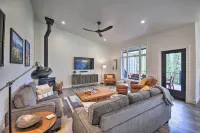 Elegant Priest Lake Townhome ~ 1 Mi from Lake - balcony