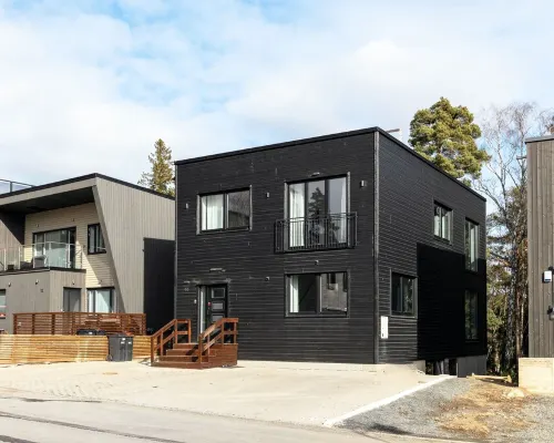 Stylish and spacious family home Hotels in Kista