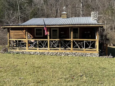 The Cedar Cabin at Center Hill Lake