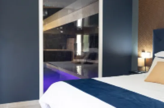 Private villa, pool and spa