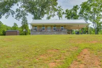 Lake Guntersville Vacation Rental w/ Fire Pit - 2 stjerner