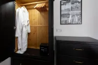 Merok Old Granary luxury accommodation for 2 persons in single unit.