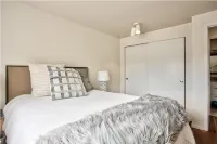 Chic apartment in fabulous Kenmore with fitness room, WiFi, AC 肯莫爾住宿飯店