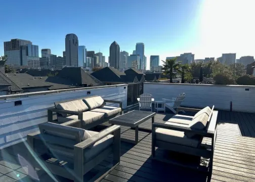 Dallas Townhouse with rooftop
