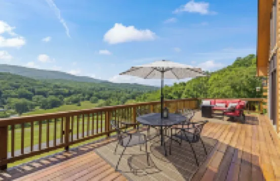 Hilltop Cabin w/ Stunning Views Minutes to Homestead Resort