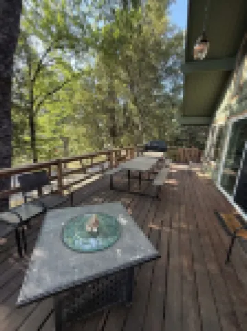 Cozy 3-bedroom cabin in tranquil Wishon at Bass Lake near Yosemite National Park