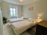 Gîte L'étape conviviale sleeps up to 12 people 20mn from Dinan Hôtels à : Guitté
