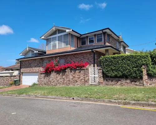 Relax close to city,a studio 10 mins from the beaches and Westfield shopping C. Hotels in Miranda