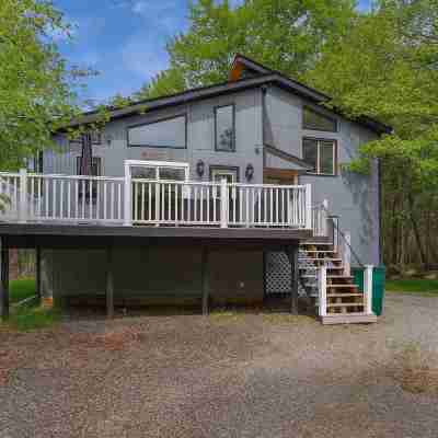 Poconos Hideaway - Woods & Wildlife Hotel Exterior
