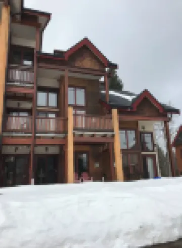 Red Mtn views, Ski/bike in,  2 bed, 2 bath condo. Fireplace!
