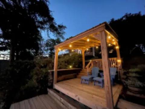 Nancy’s Touch, A Waterfront Paradise!