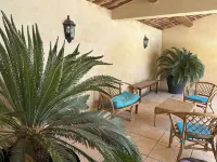 Uzès: superb gîte in a Provencal farmhouse 700m from the town center Hotéis em Uzes