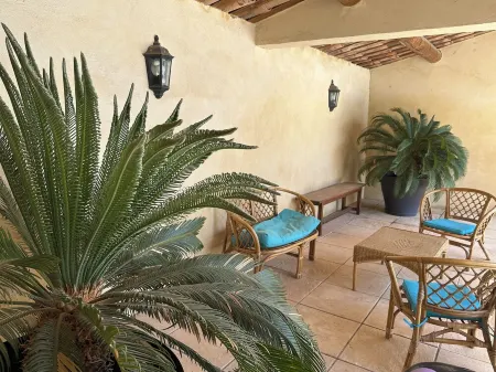 Uzès: superb gîte in a Provencal farmhouse 700m from the town center
