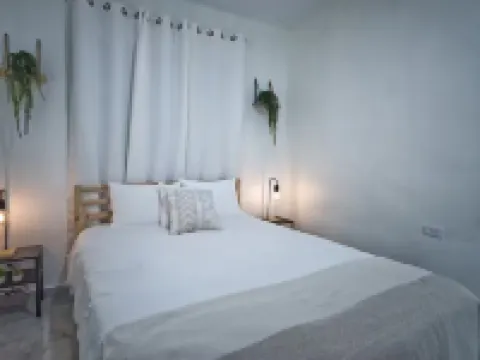 Casa Nativa Luxury Home with 2 Jacuzzis Hoteles en Mayagüez