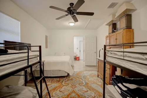 Charming 3-bedroom house in serene Lake Placid with AC, WiFi