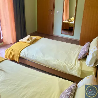 Scenic, 2 Bedroom Apt with Views