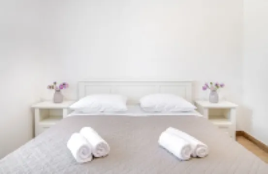 Luxury holiday apartments ALKAR with swimming pool 羅戈茲尼察酒店