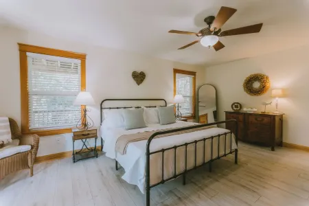 The Swedish Fish: Spacious 5-bedroom house with pool and 5 min walk to the beach