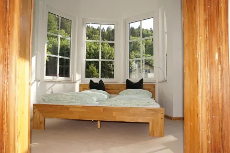 Auberge Tabarz hospitable apartment in a stylish villa on the Thuringian Rennsteig Отели рядом с достопримечательностью «KuKuNa - Zentrum für Kunst, Kultur und Natur»