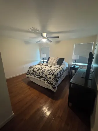 Beautiful 2-bedroom house with full kitchen in Lake Charles