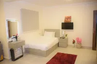 Conveniently close to the pyramids and Sphinx in Egypt, very comfortable stay!