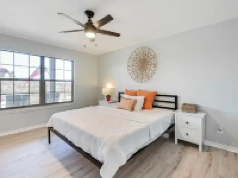 Charming 3-bedroom 3-bathroom house with WiFi, AC in fantastic Buchanan Dam Hotels in Buchanan Dam