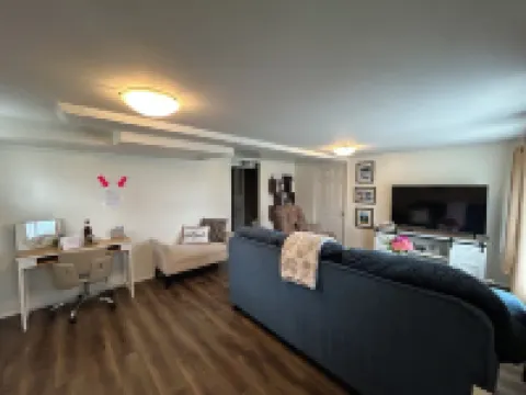 Charming 2-Br Basement Apartment, Central to National Park, Close to Interstate