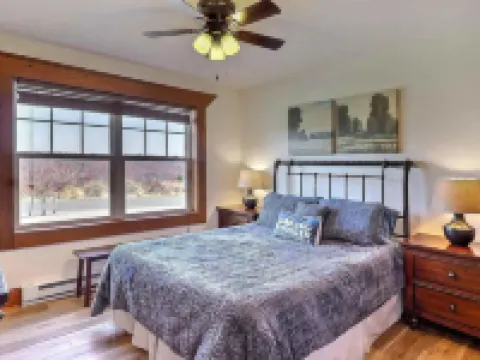 Mountain Escape Next to Camelback Resort! Ideal for Families and Big Groups Hotels in Pocono