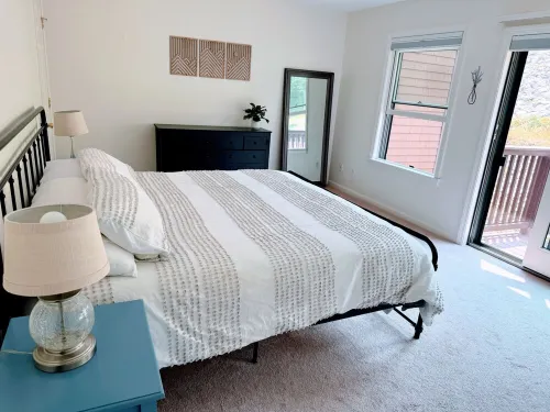 Cozy Bridgton Townhome – Perfect for Family Fun On Pleasant Mountain Hotels in Bridgton