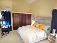 Spacious 2BR, Fast WiFi/Ocean & Mountain Views, Security & Convenience