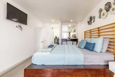 A&H Seaside Oasis:Oceanfront Condo,Stunning Views, Beach Access, Family-Friendly Hotels in 