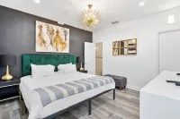 Enchanted Lake House Miami - Spacious 4-bedroom house in Miami with AC, WiFi