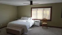 Quiet 3 BDR Home-  private sauna & skyline view- close to downtown & Mayo Clinic