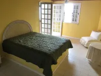 Beautiful and cozy house facing the sea on Penha Island Hotels in Vera Cruz