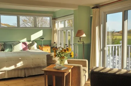 Magnificent country home 2 minutes from downtown Baie-Saint-Paul! Отели рядом с достопримечательностью «Baie Saint-Paul»