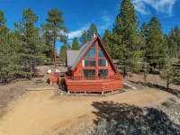 Charming Updated 3-bedroom Chalet with Deck; Small dogs welcome! Hotels in Angel Fire