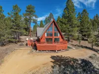 Charming Updated 3-bedroom Chalet with Deck; Small dogs welcome!
