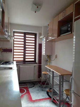 Cozy apartment, located near a vibrant main street ideal for short term retreat