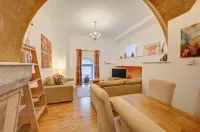 Luxury 2 Bedroom Self Catering Apartment in Historic Abbey On Loch Ness AC25