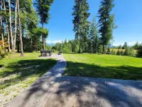 Play House, Hot Tub, w/ Beautiful Views. Quaint, Cozy, & Peaceful.
