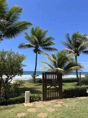 Spacious 4-bedroom house with AC and WiFi in tranquil Abrantes Hotel in zona Jaua Beach