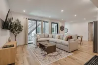 Bright & Spacious in Studio City