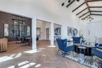 Chic 1-BR Haven w/King Bed, Sofa bed, Pool, Gym in Prime Frisco