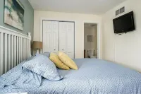 Gorgeous Waterfront Condo with Lake Access & Views