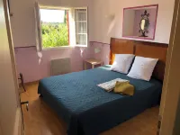 Provençal farmhouse with character of 90m2 in Pernes-Les-Fontaines (near ventoux) 보클뤼즈 호텔