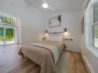 Black Haven Tiny Home Hotels in Surry