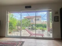 Renovated house, elegant and central فنادق في Istres