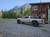 Cozy 40 Acre Homestead Cabin w/ 360 Views + Soaker Tub!