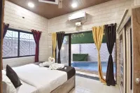 Sapphire Villa Luxury stay with 3 bedroom and rooftop sky Lounge