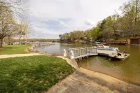 High Rock Lake is calling! Wright by the Lake - Lakefront Duplex